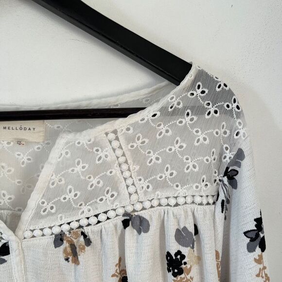 Melloday White Floral Pattern Eyelet Boho Peasant Long Sleeve Spilt Vneck Blouse - Picture 3 of 8